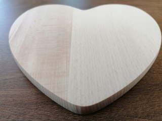 Drewniana Deska w Kształcie Serca – Buk, Prezent na Walentynki i Święta
