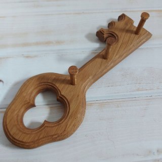 Dębowy Wieszak Na Klucze w Kształcie Klucza Drewno
