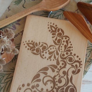 Deska Do Krojenia z Wygrawerowanym Motywem Wielkanocnym Na Prezent Upominek