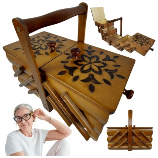 Niciarka Na Nici Mały Kuferek Pudełko Na Akcesoria Do Szycia Rzeźbiona