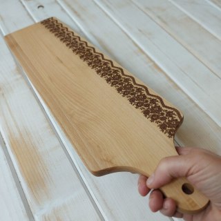 Długa Deska Drewniana do Serwowania z Koronkowym Grawerem Ozdoba i Prezent