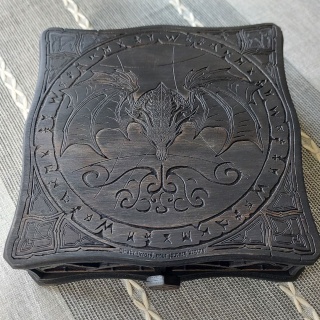 Drewniana Szkatułka ze Smokiem - Ręcznie Wykonane Pudełko z Wysuwaną Szufladą