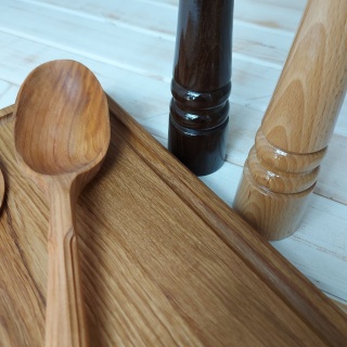 Premium Zestaw Kuchenny z Drewna Czeresniowego i Dębowego: Łopatka, Łyżka, Deska, Młynki