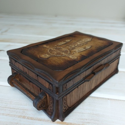Drewniana Szkatułka - Ręcznie Wykonane Pudełko na Prezent z Trójwymiarowym Grawerunkiem - Naturalne Rękodzieło