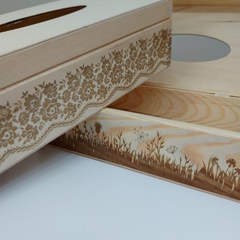 Drewniane Pudełko na Chusteczki z Grawerem Koronkowym | Marka YOLLI