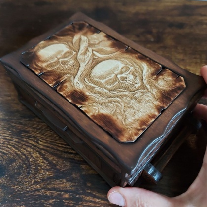 Pudełko na Magiczne Akcesoria Ręcznie Wykonane Szkatułka w Czachy Brązowe