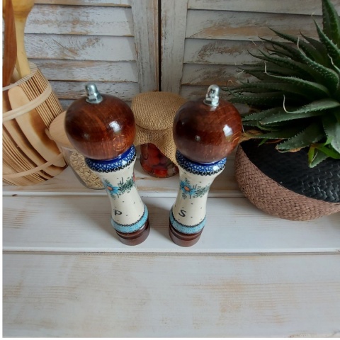 Młynek do Pieprzu i Soli Drewniany Ceramiczny Naturalny Brązowy– Zestaw 2 szt. Ręcznie Malowane