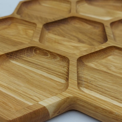 Drewniany Talerz Dekoracyjny do Serwowania – Plaster Miodu z Dębu, 35 cm