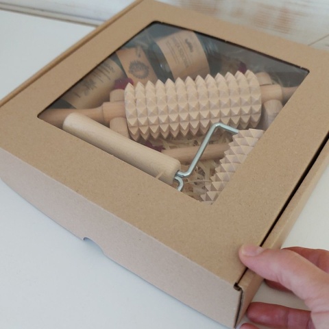 Zestaw Prezentowy dla Kobiety i Mężczyzny Prezent w Pudełku Masażer, Olej, Świeczka