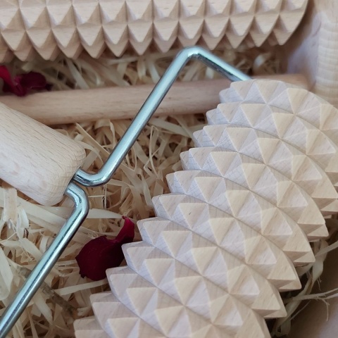 Zestaw Prezentowy dla Kobiety i Mężczyzny Prezent w Pudełku Masażer, Olej, Świeczka