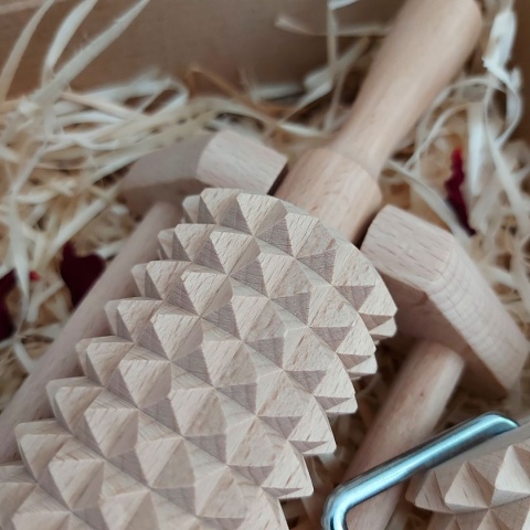 Zestaw Prezentowy dla Kobiety i Mężczyzny Prezent w Pudełku Masażer, Olej, Świeczka