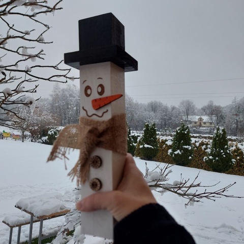 Dekoracje Świąteczne Drewniane – Zestaw 3 Bałwanków z Bukowego Drewna