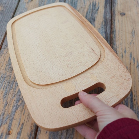Mała Drewniana Deska do Krojenia z Rowkiem i Rączką – Kształt Beczki, Buk