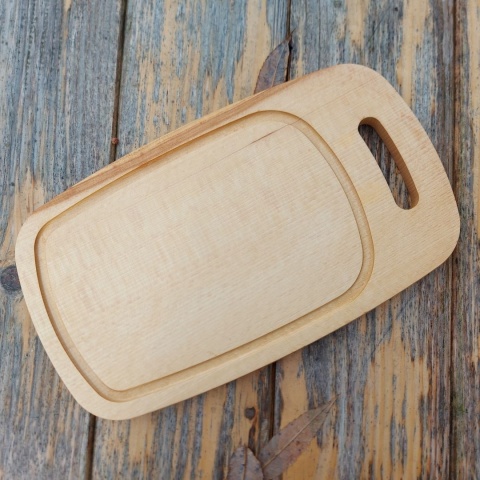 Mała Drewniana Deska do Krojenia z Rowkiem i Rączką – Kształt Beczki, Buk