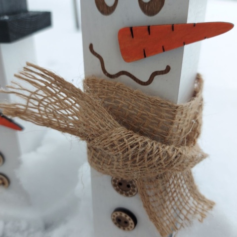 Dekoracje Świąteczne Drewniane – Zestaw 3 Bałwanków z Bukowego Drewna